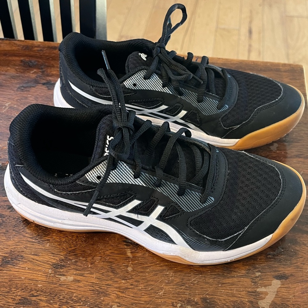 ASICS Upcourt 5 shoes. Size 6.5 Black